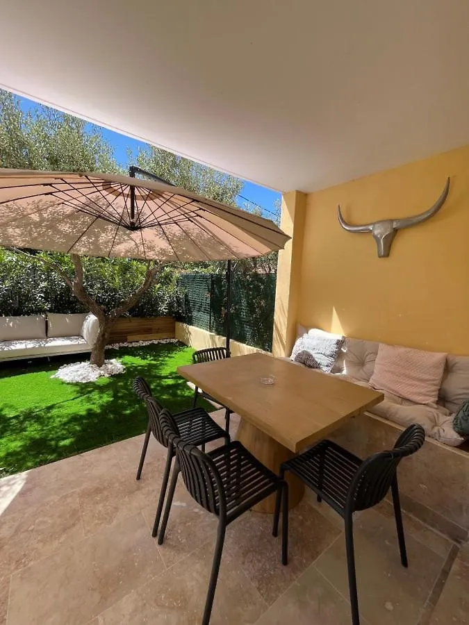 Appartement Le grand bleu à Hyères 0*,