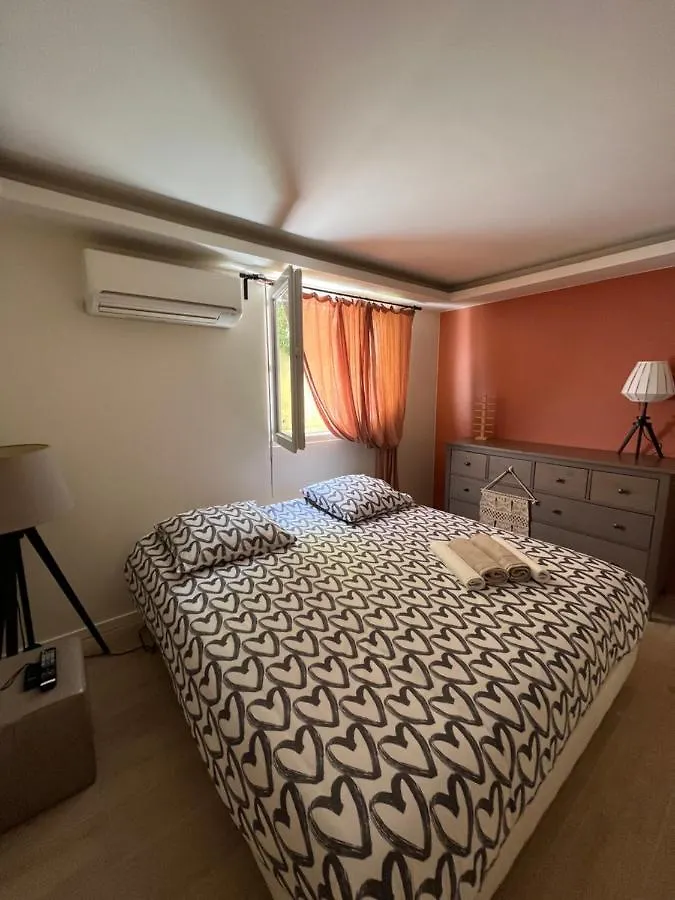 Appartement Le grand bleu à Hyères