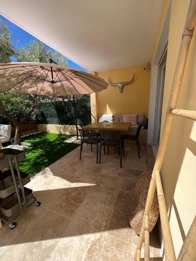Appartement Le grand bleu à Hyères